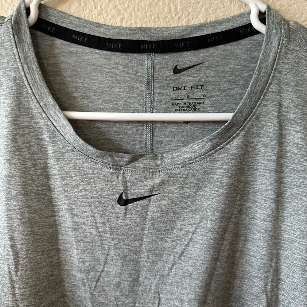 Nike Women’s Grey Dri-FIT Short Sleeve Athletic Top size L/ NWOT B165